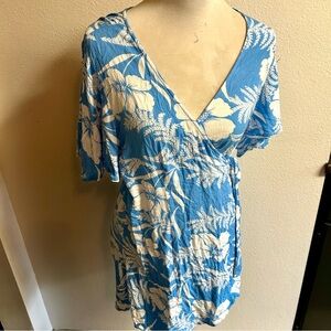Billabong Blue and White Hawaiian floral Swim Coverup/ mini dress sz small/ med